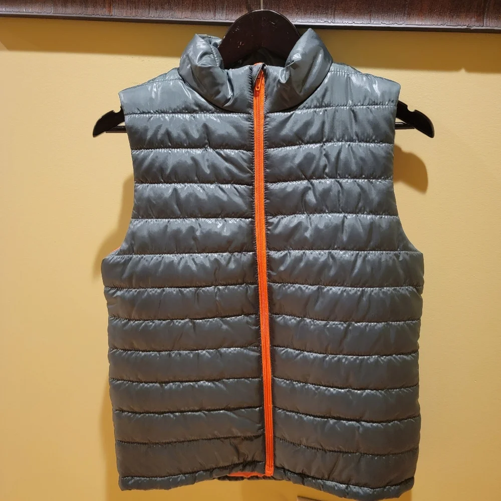 H&M Puffer Vest!! - Picture 3 of 4